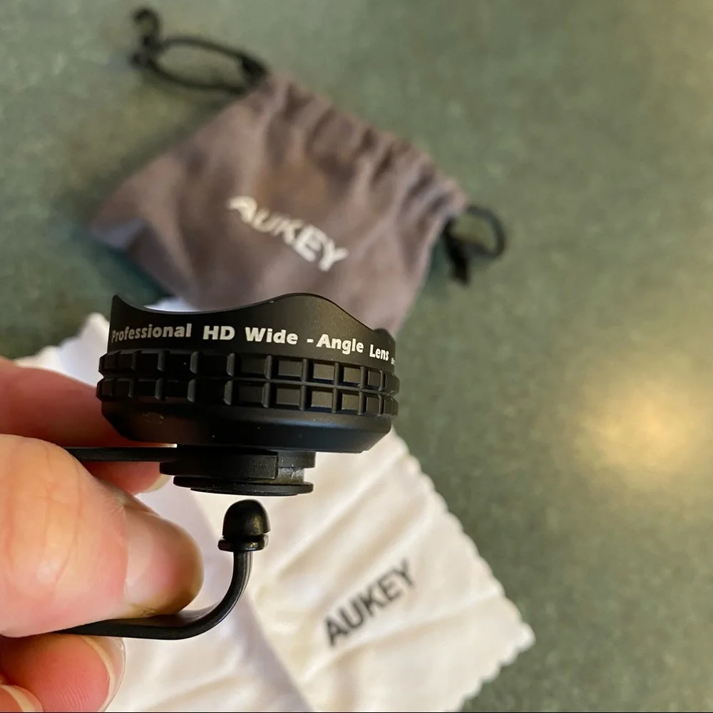 AUKEY Ora iPhone Lens, 110° Wide Angle Clip-on Cell Phone Camera Lens